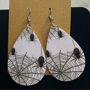🕷️NOWT spider spider, web leather hook earrings